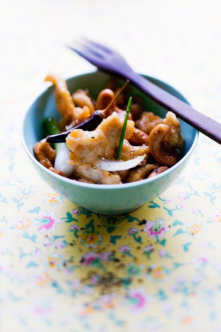 Gai Pad Med Mamuanghimapan (chicken with cashew nuts, Thailand)