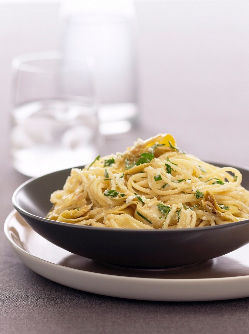 Spaghetti con carciofi e ricotta (Nudeln mit Artischocken und Ricotta, Italien)