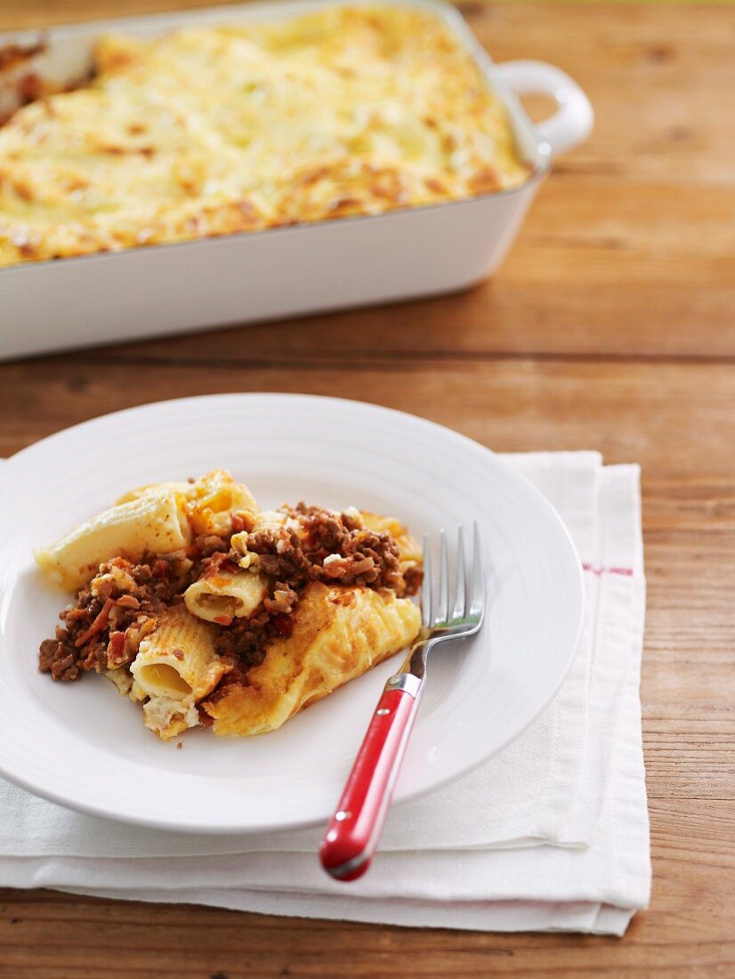 Nudelauflauf mit Bolognesesauce und Bechamel