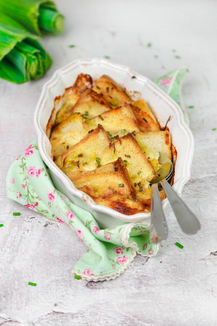 Bread bake with leek and cheese