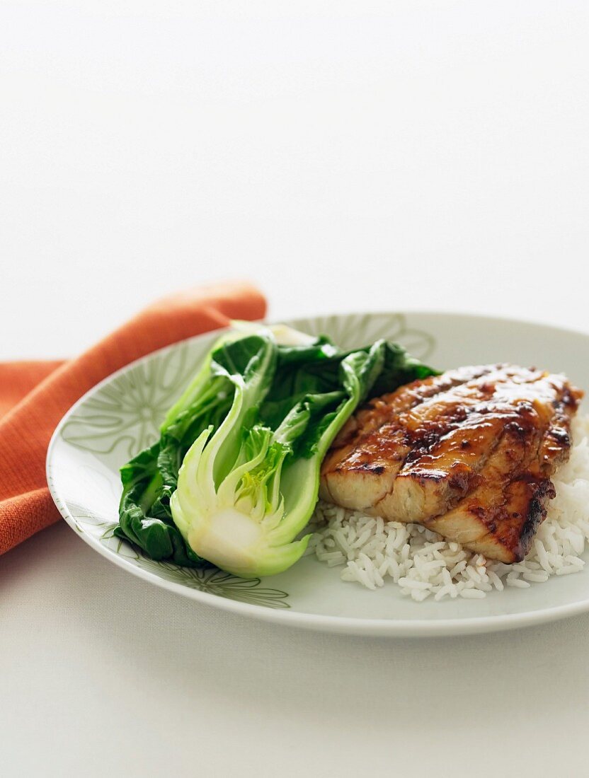 Glasiertes Fischfilet mit Pak Choi