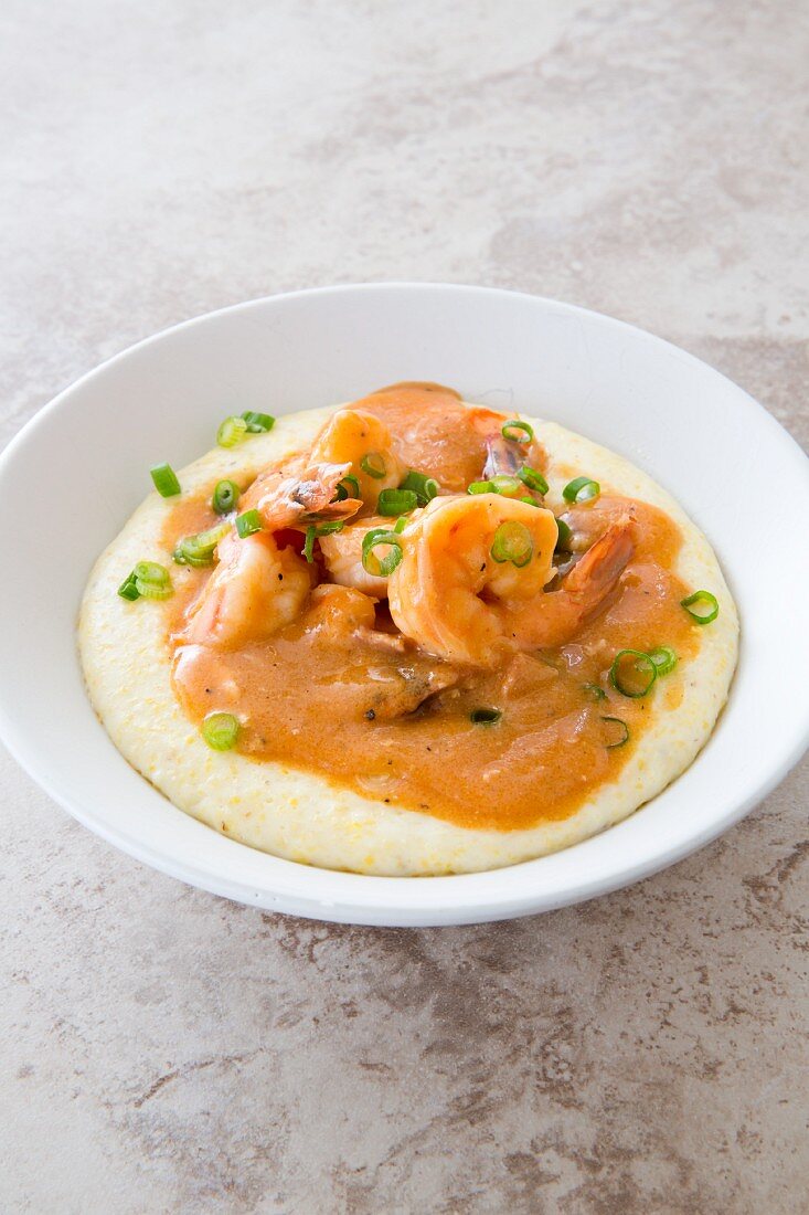 Shrimp and grits with a creole sauce (USA)