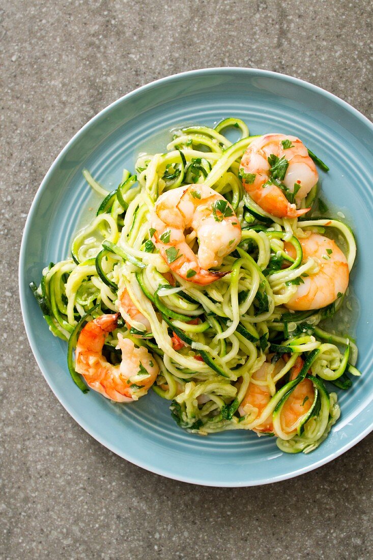 Courgette noodles with scampi (seen from above)