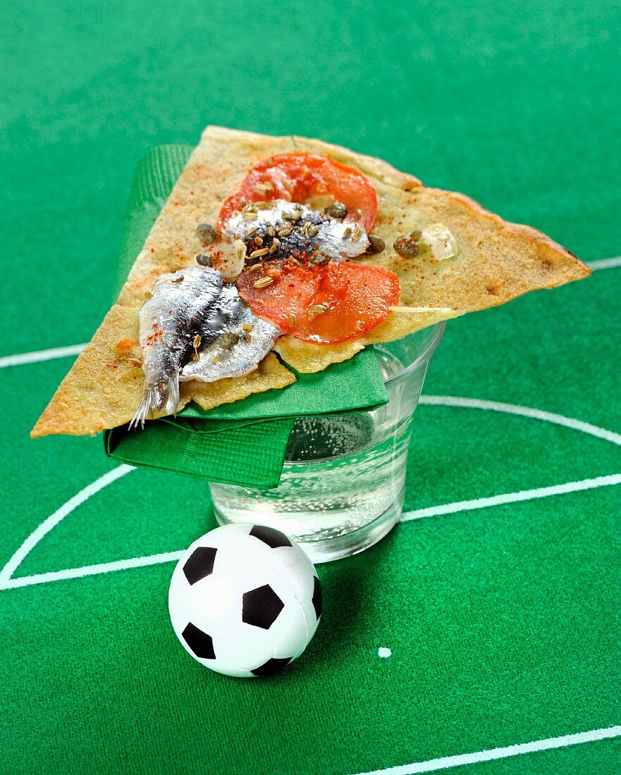 Pane carasau (Fladenbrot) mit Sardinien & Fussballdeko