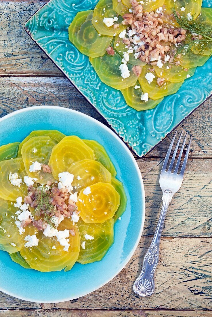 Salat mit gelber Bete, Manouri und Nüssen (Kreta, Griechenland)