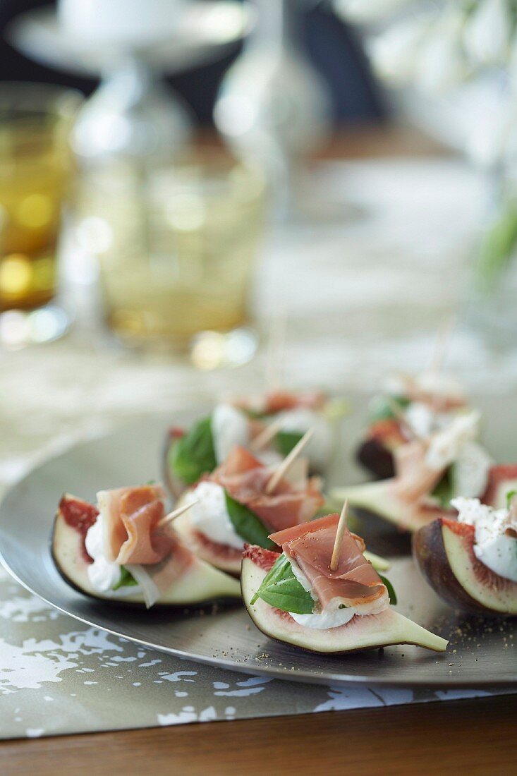 Feigen mit Ziegenkäse und Prosciutto