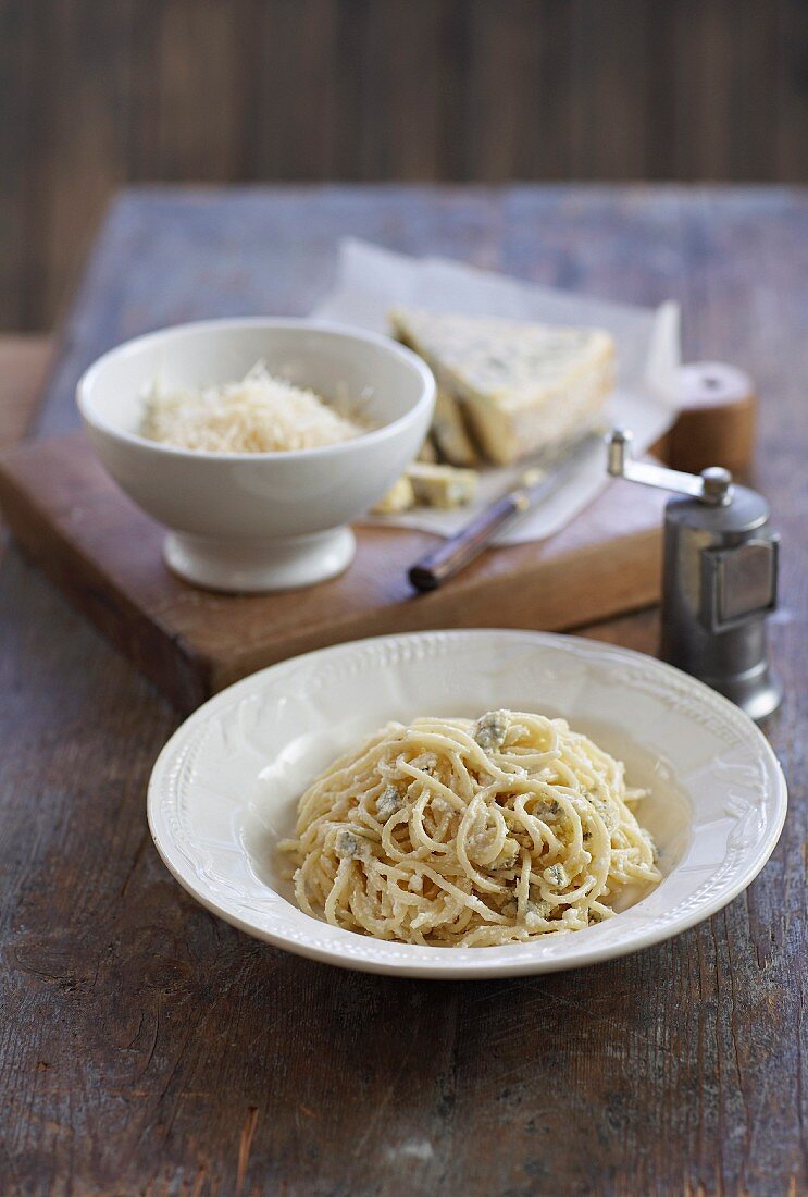 Spaghetti mit dreierlei Käse