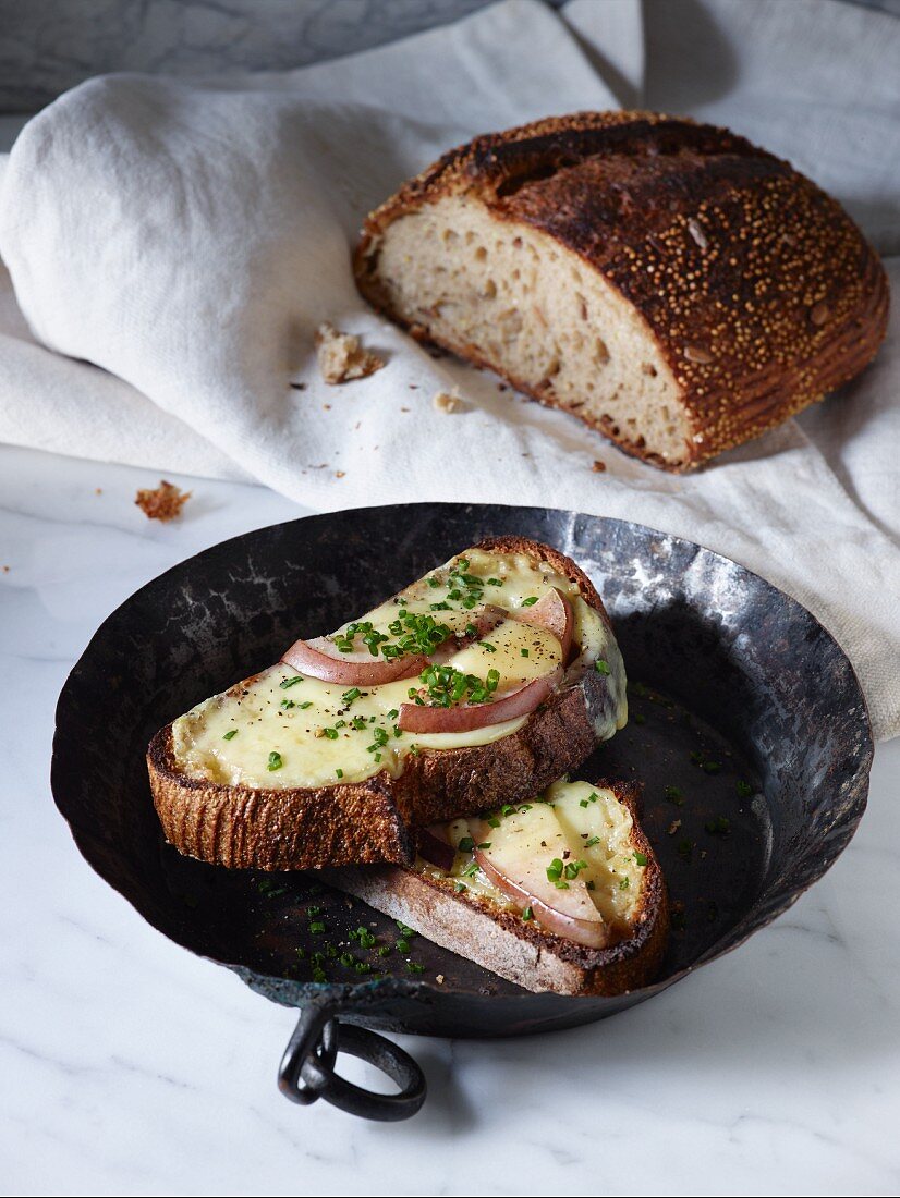 Cheese and pear on toast with chives