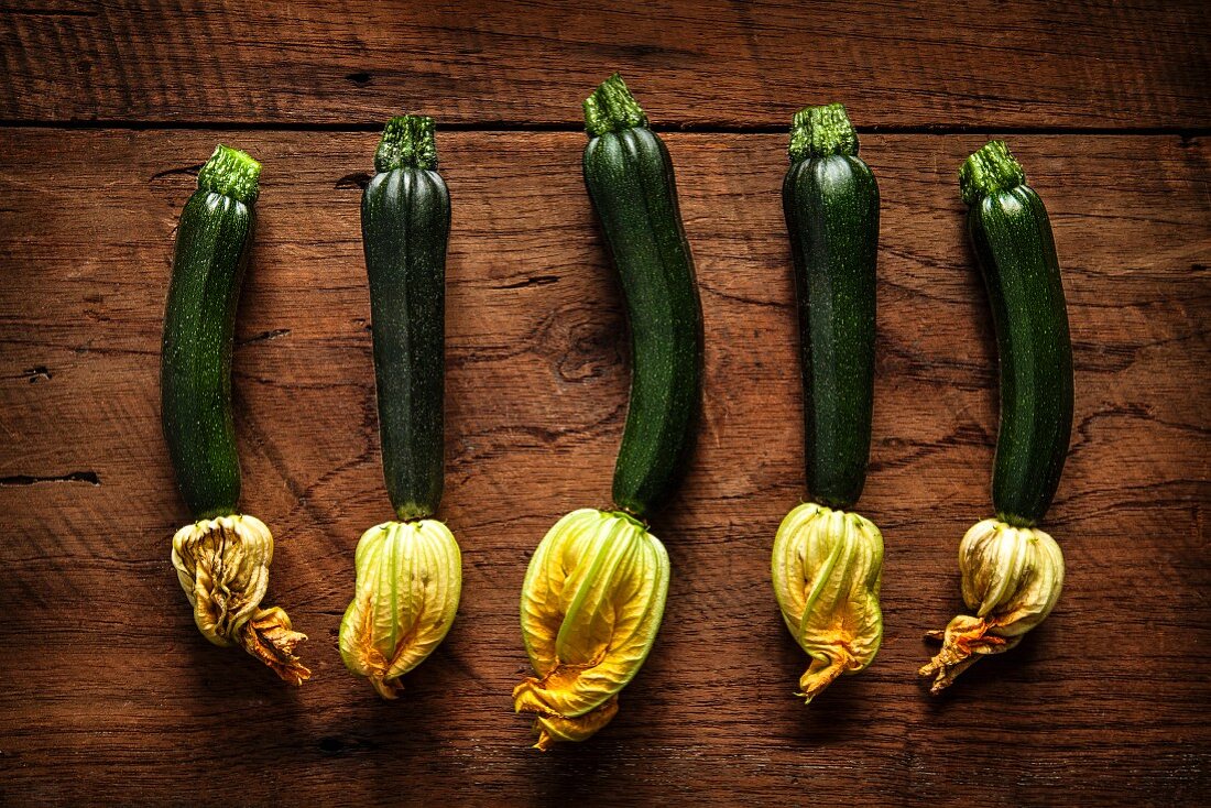 Fresh courgette flowers