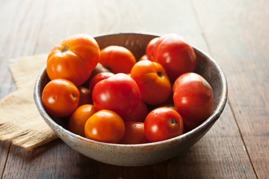 Fresh tomatoes in a ceramic bowl