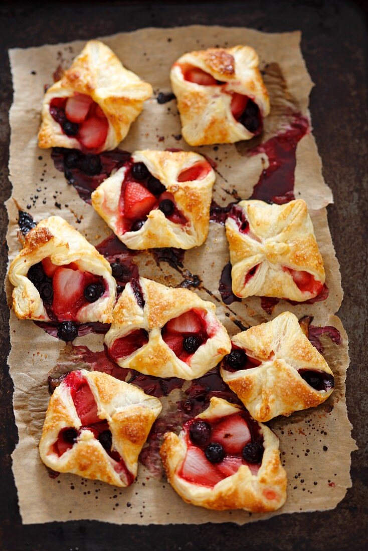 Berry puff pastries