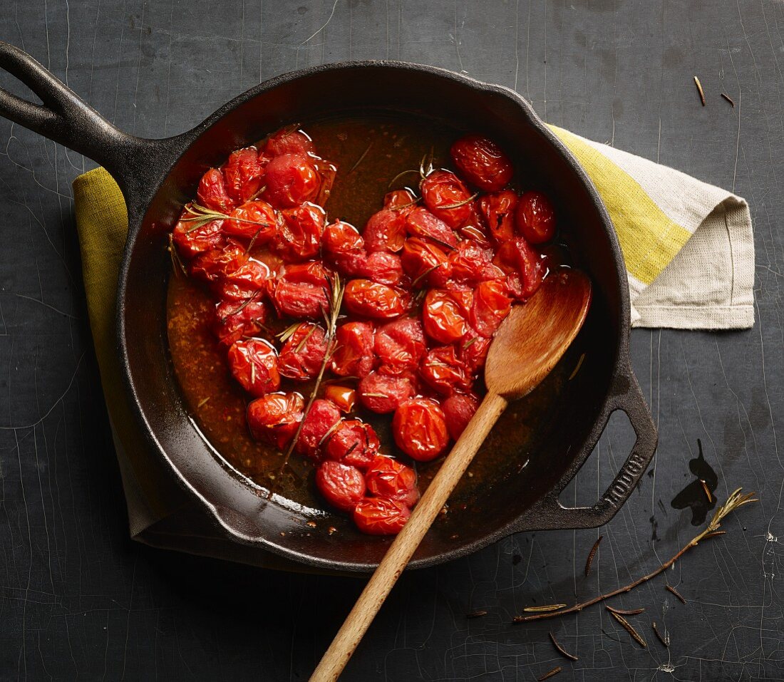 Steamed cherry tomatoes with rosemary