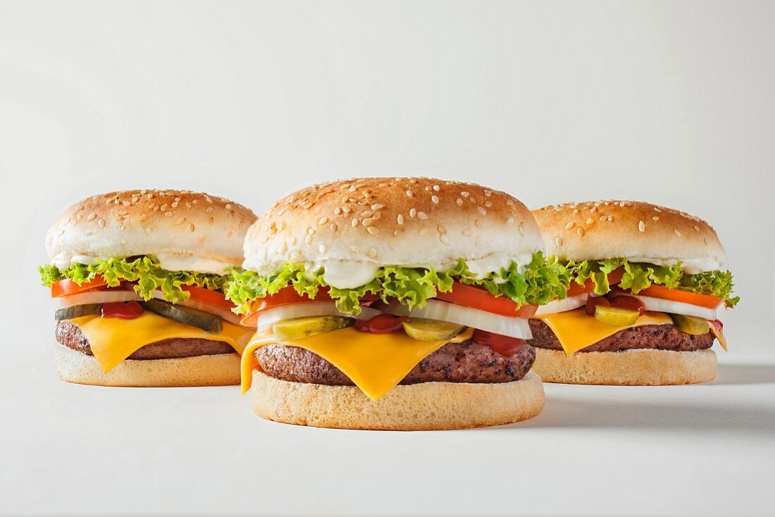 Drei Cheeseburger
