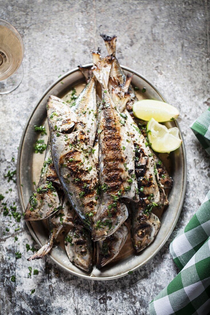 Grilled sardines with parsley
