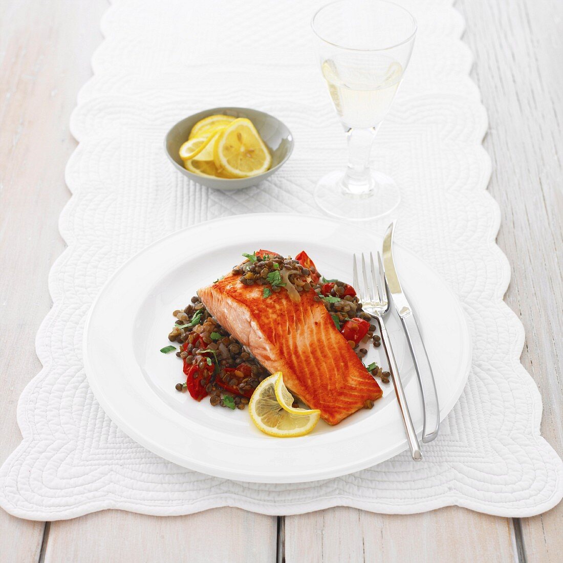 Gebratener Lachs mit Linsen