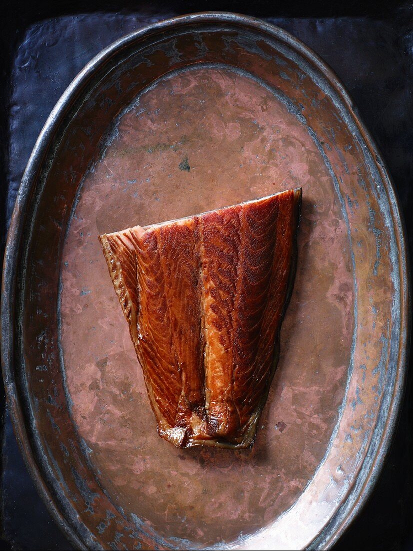 Geräucherter Lachs auf Kupferplatte