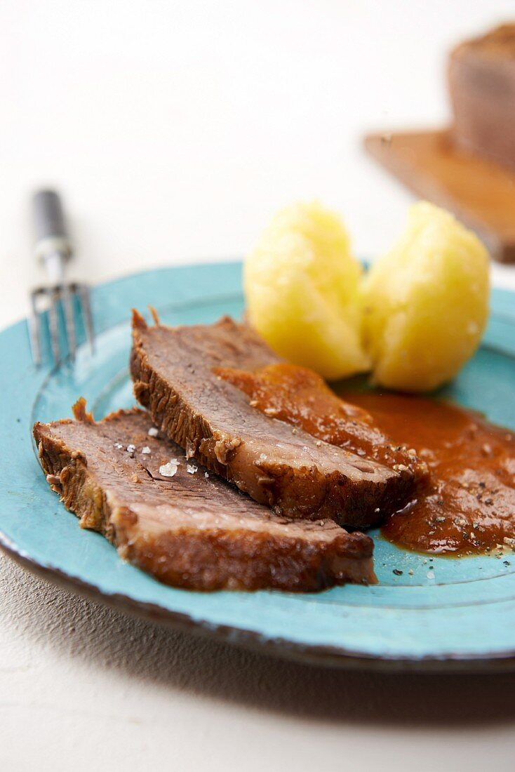 Braised beef with dumplings