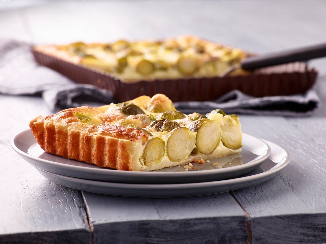 Brussels sprouts tart with cheese