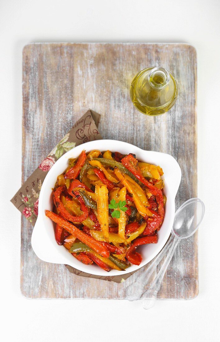 Colourful roasted pepper strips with breadcrumbs