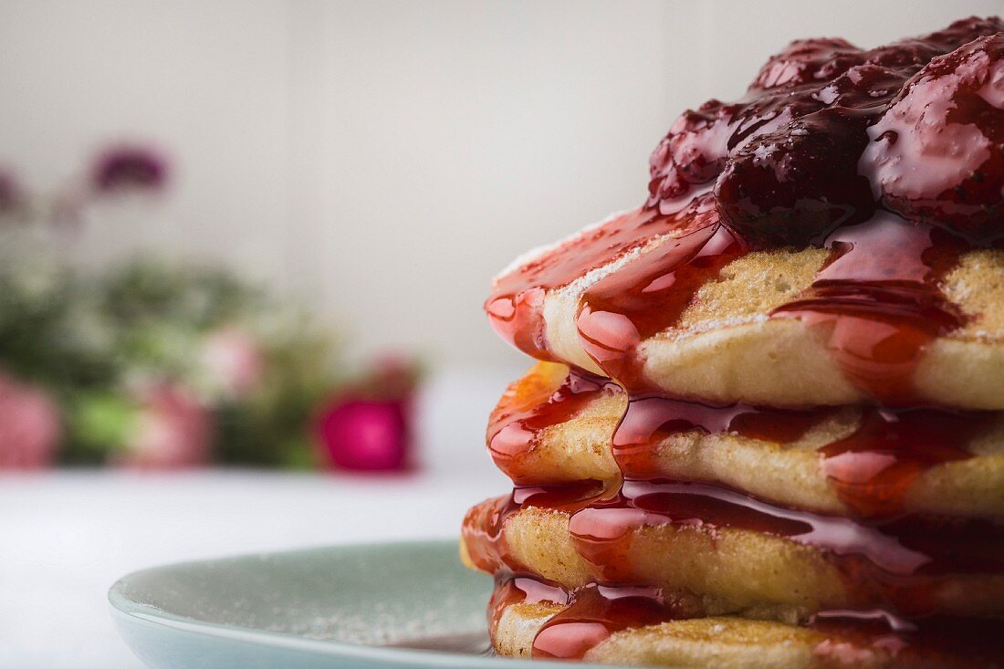 Buttermilk pancakes with strawberry compote (close up)