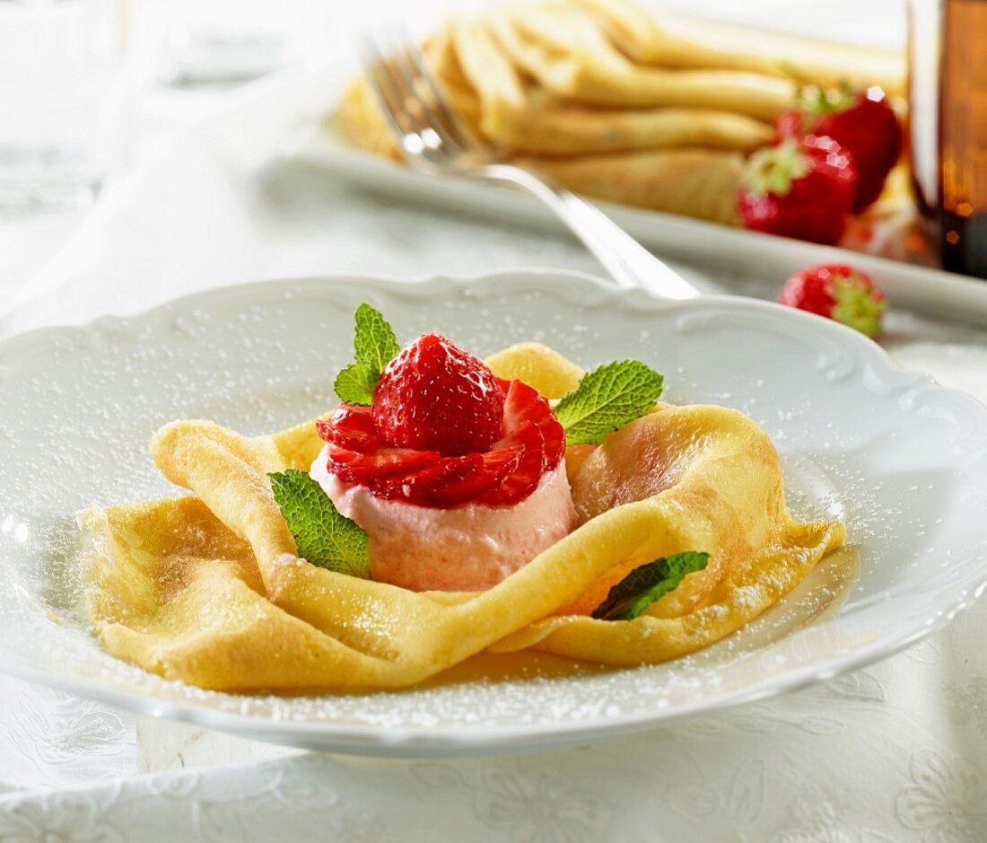 Crepés with strawberry tartlet