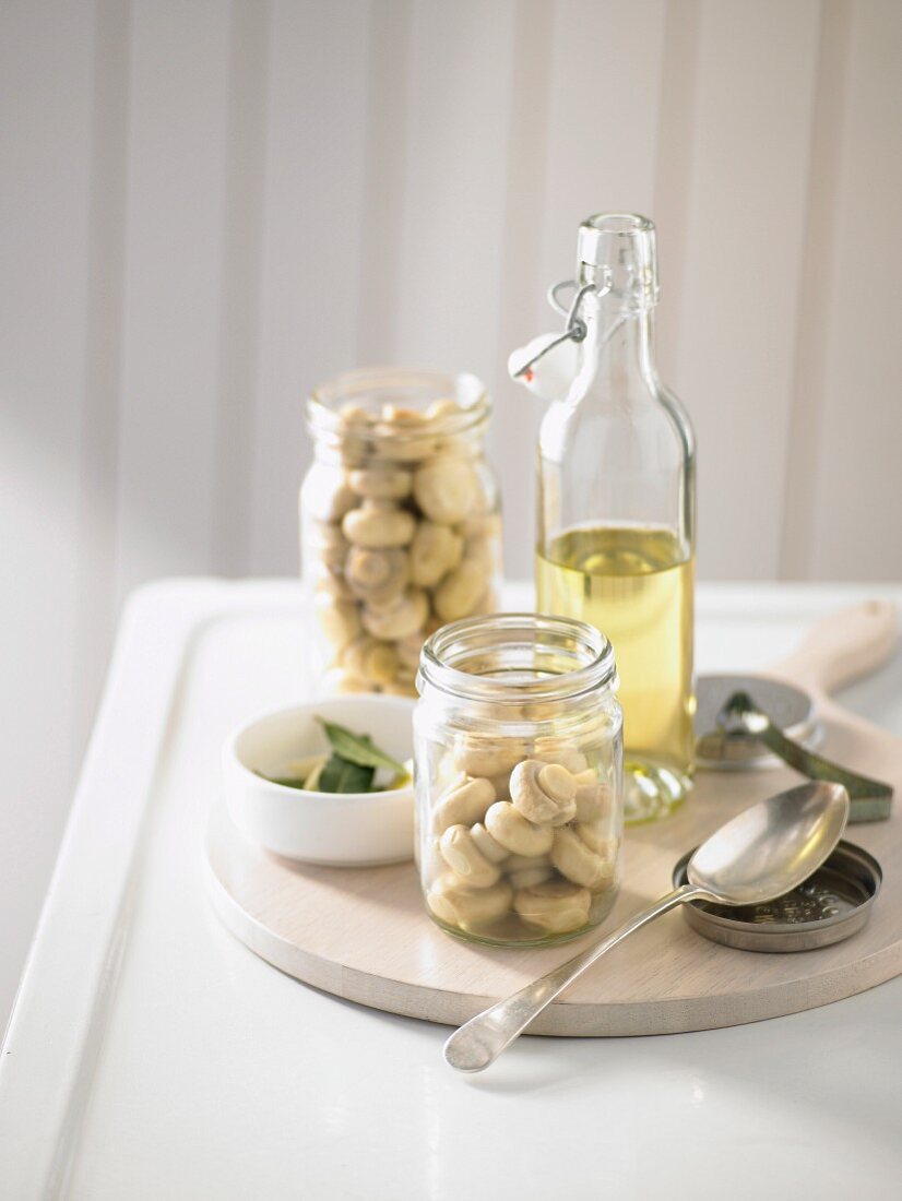 Ingredients for oil-pickled mushrooms