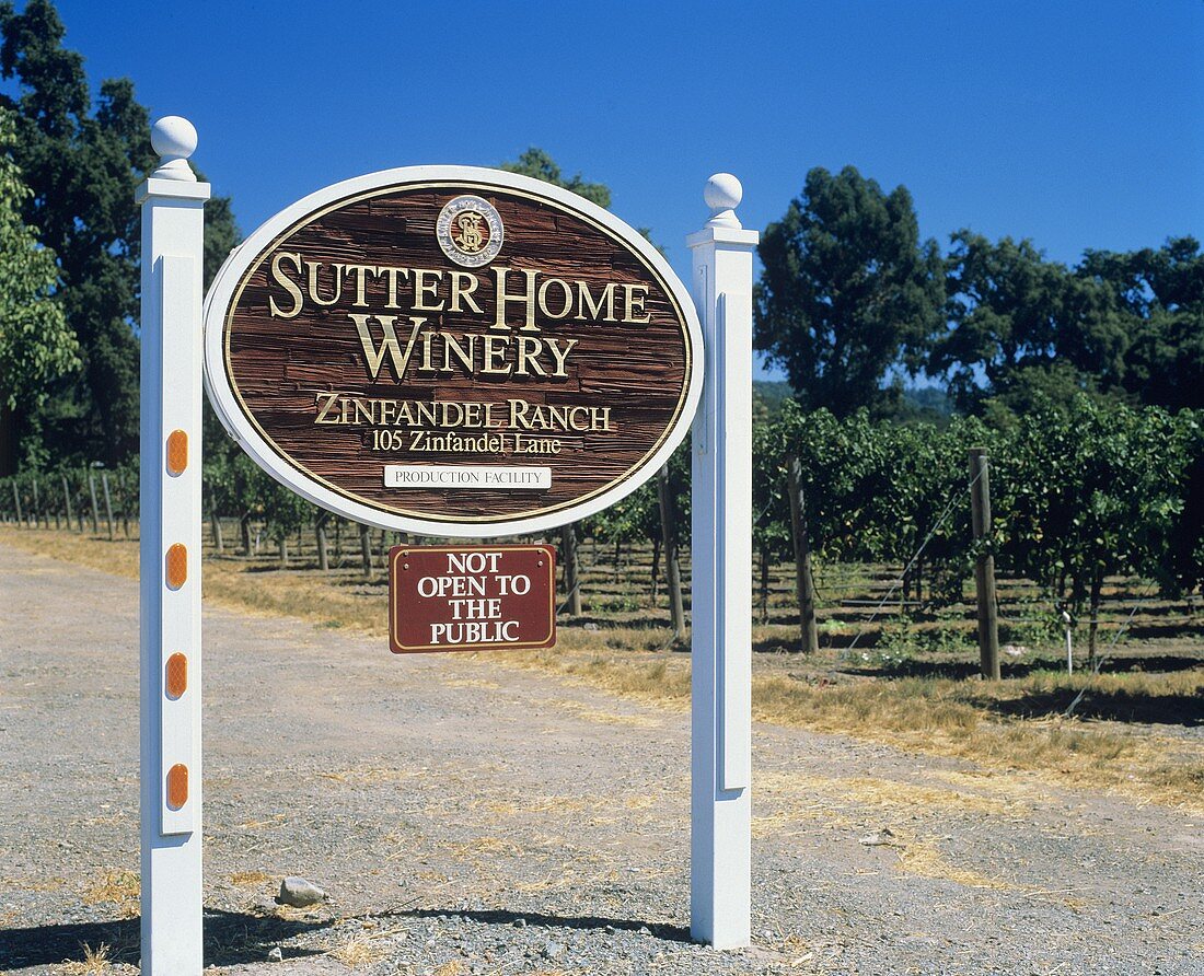 Schild der Sutter Home Winery, St. Helena, Napa Valley, USA