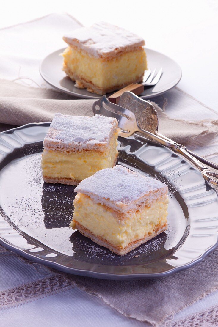 Puff pastry slices with vanilla cream