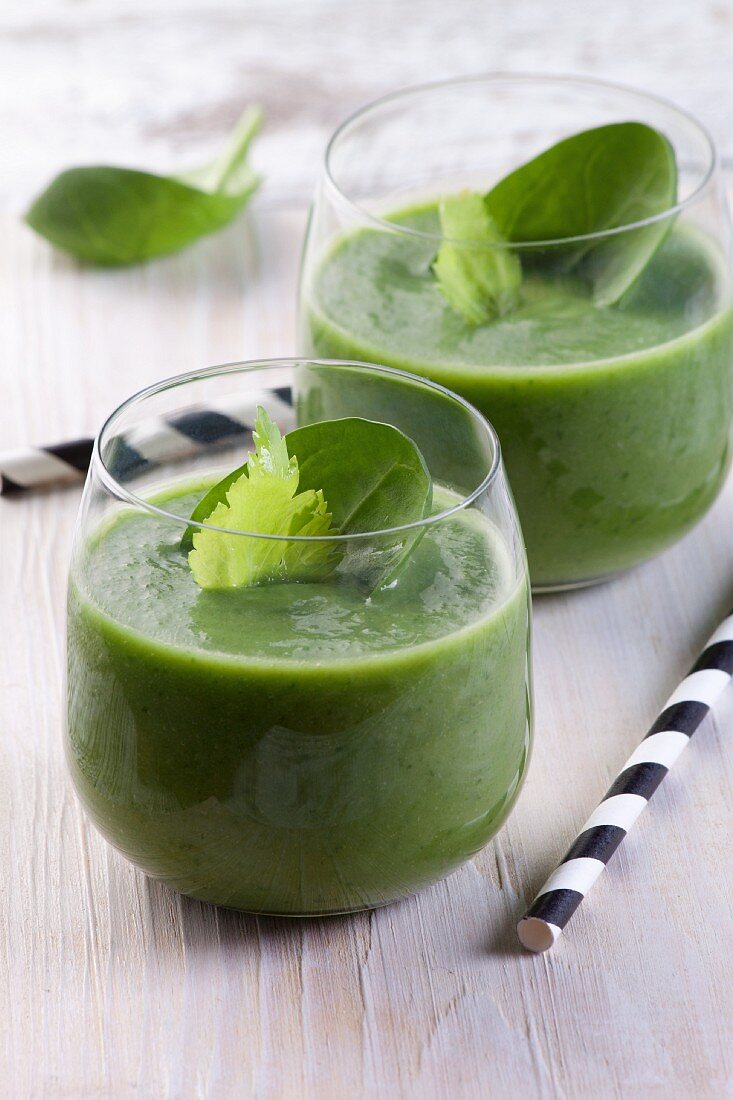 Green smoothies with spinach and celery