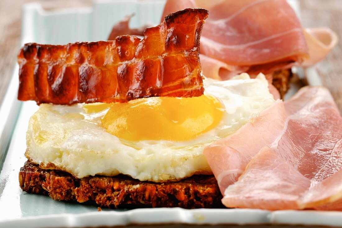 Toast with ham, fried egg and bacon