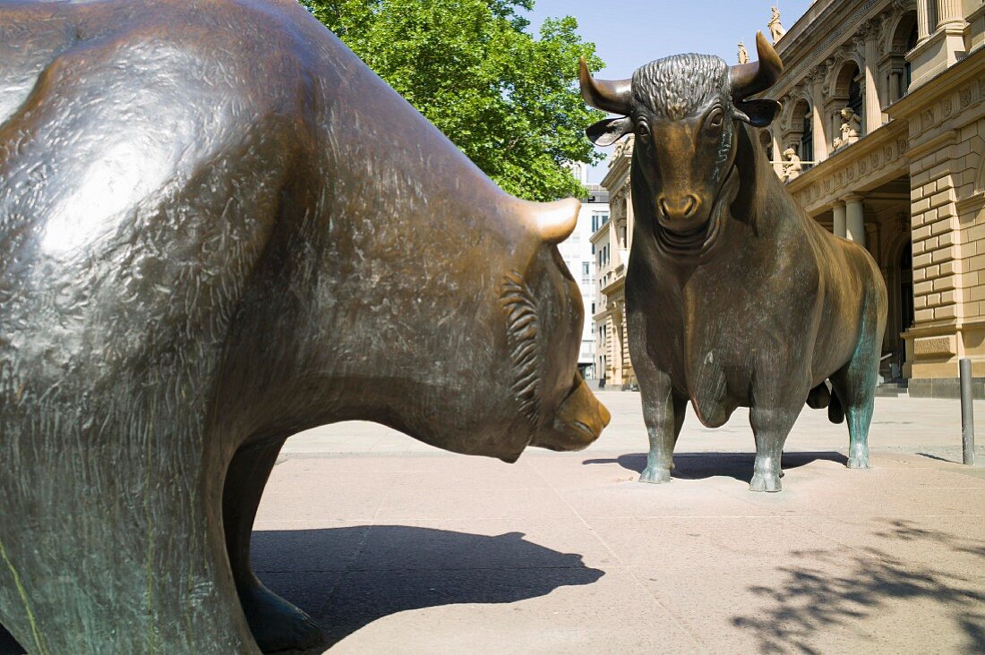 The Frankfurt Stock Exchange, bull and bear, Frankfurt am Main