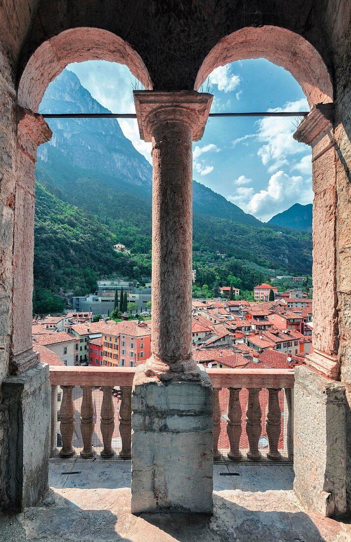 Blick aus dem Apponale-Turm auf die Piazza Catena, Torre Apponale, Riva del Garda, Riva, Gardasee, Italien
