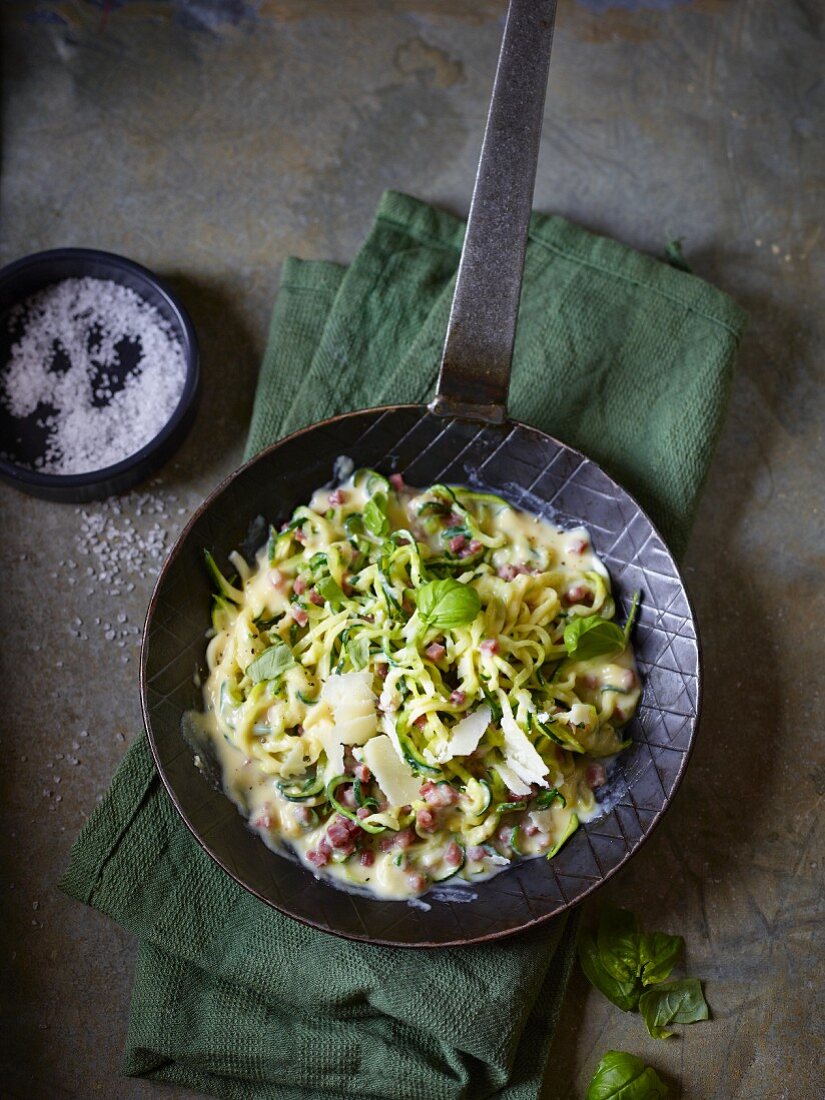 Courgette carbonara with basil and Parmesan cheese