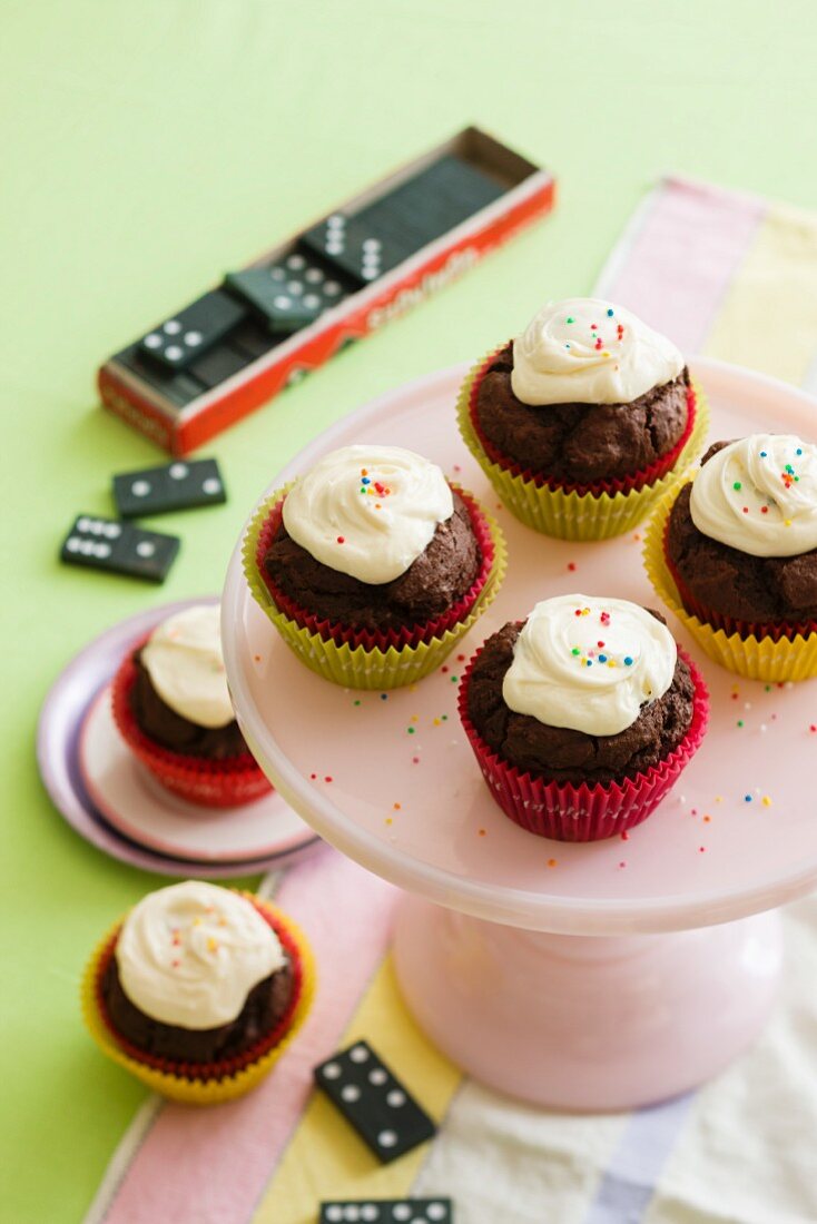 Chocolate and vanilla cupcakes