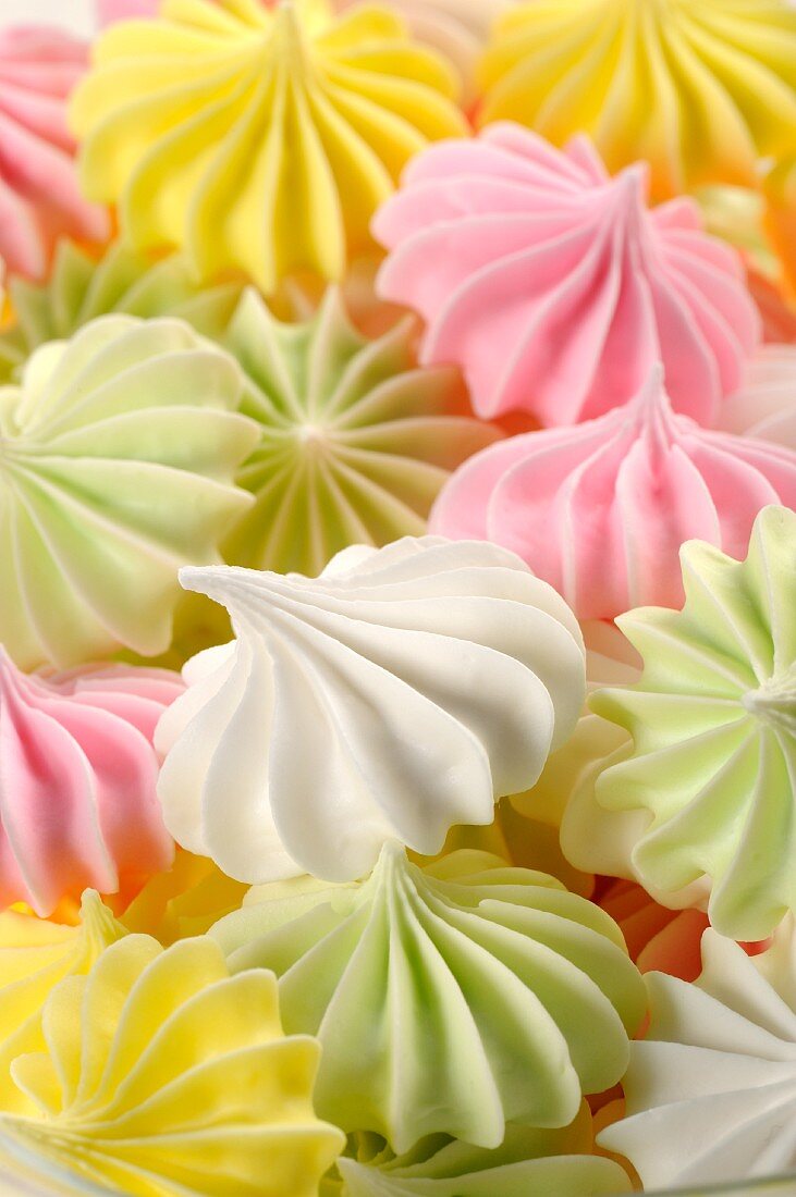 Colourful meringues