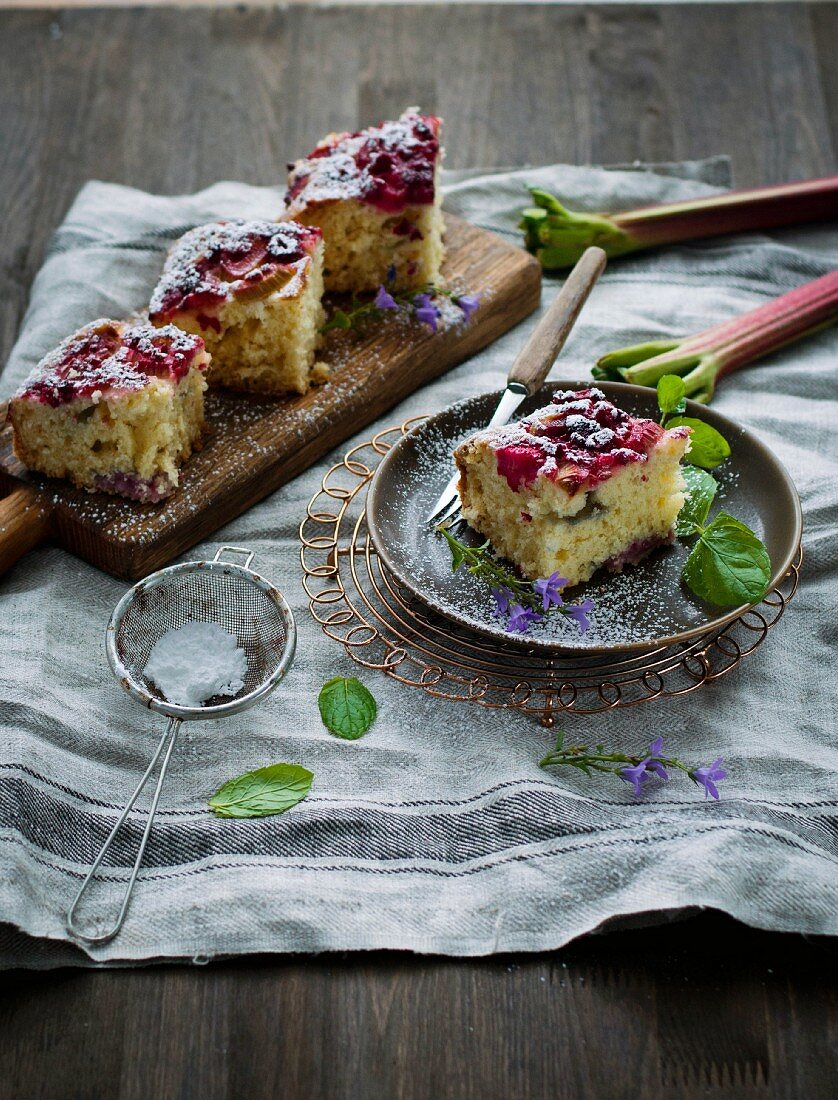 Yoghurt cake with rhubarb