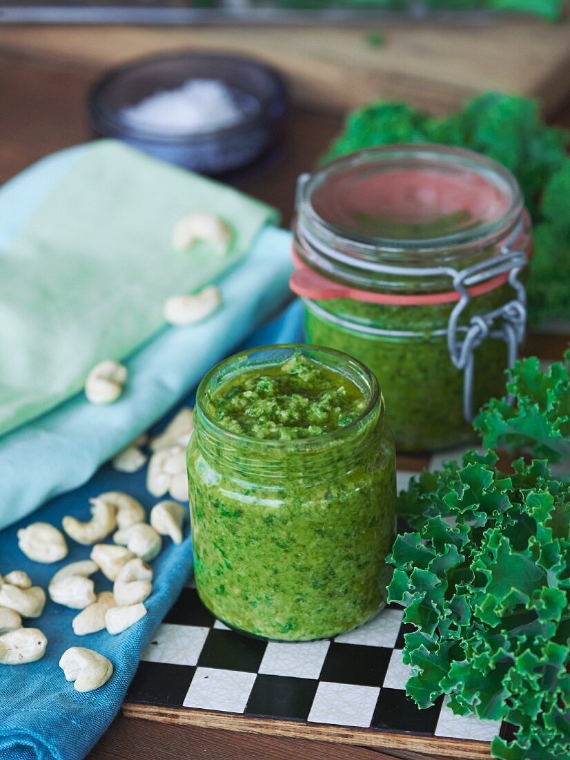Kale pesto with cashew nuts