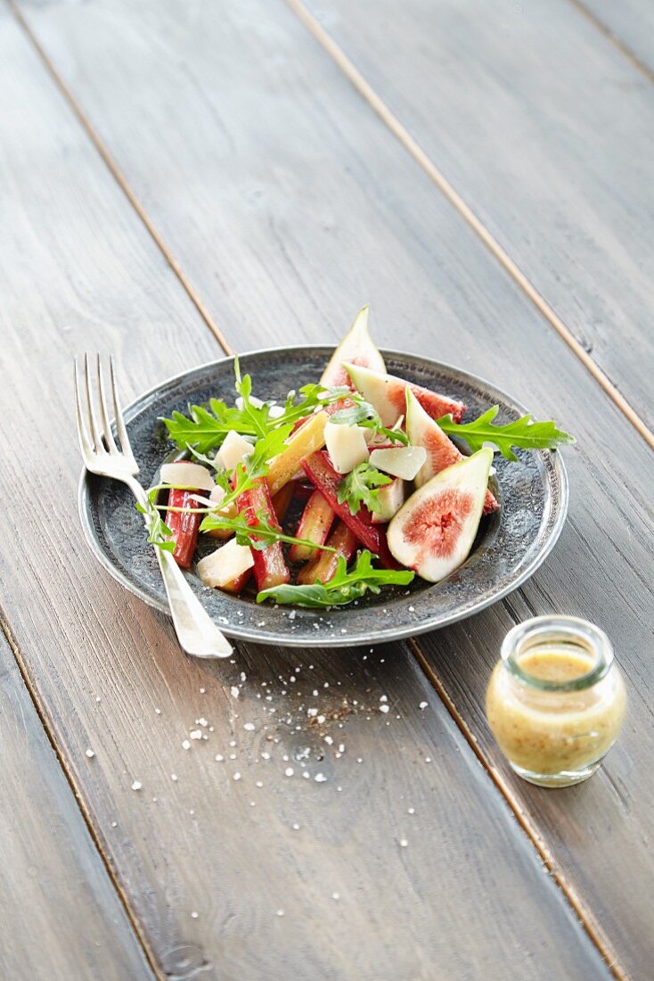 Rhubarb salad with figs, rocket and a mustard dressing