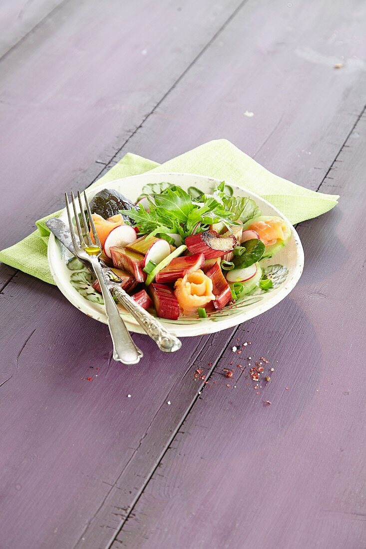 Rhabarbersalat mit Räucherlachs