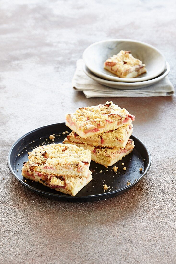 Rhabarberkuchen mit Apfel und Zimt