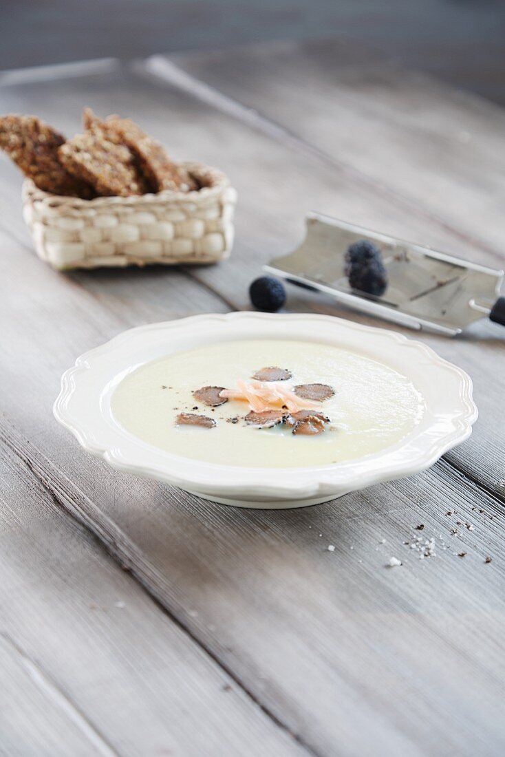 Asparagus soup with truffles