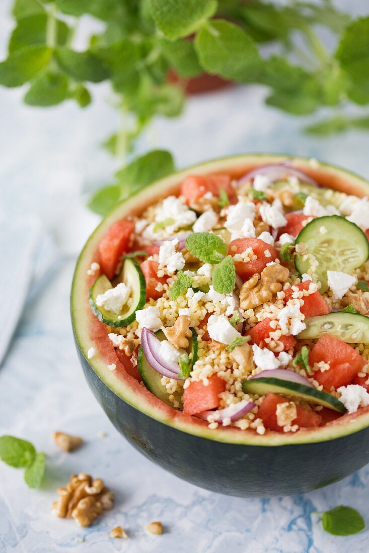 Wassermelonensalat mit Hirse, Gurken und Feta-Käse