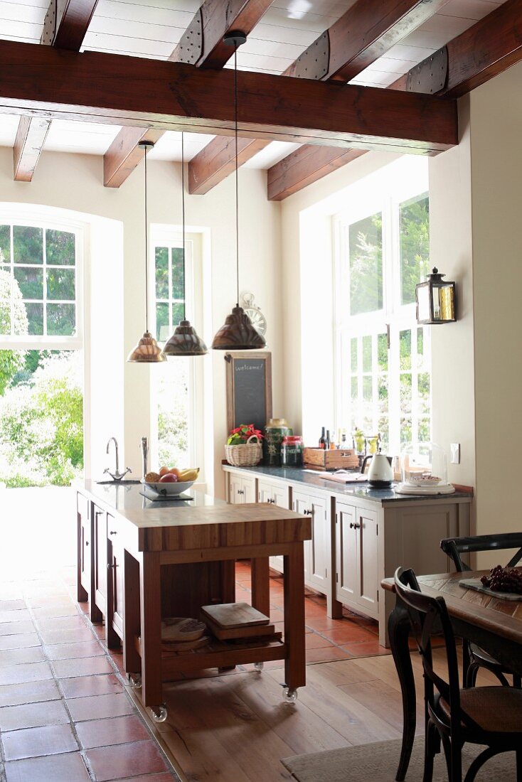 Counter and terrace doors in open-plan kitchen