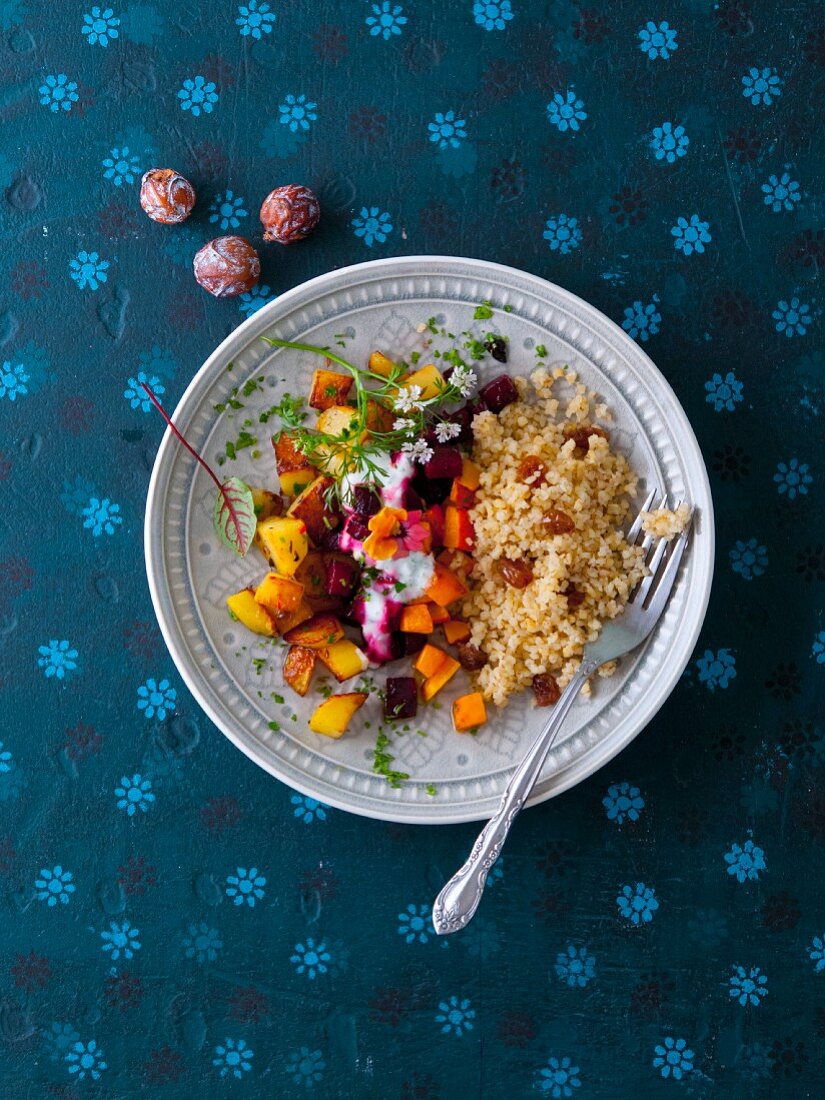 Bulgur with oven roasted vegetables (beetroot, coriander-pumpkin and anis-potatoes) and yoghurt (Arabia)