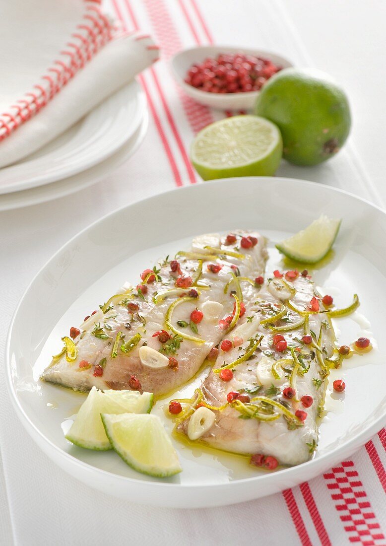 Mackerel fillets with pink pepper, limes and garlic