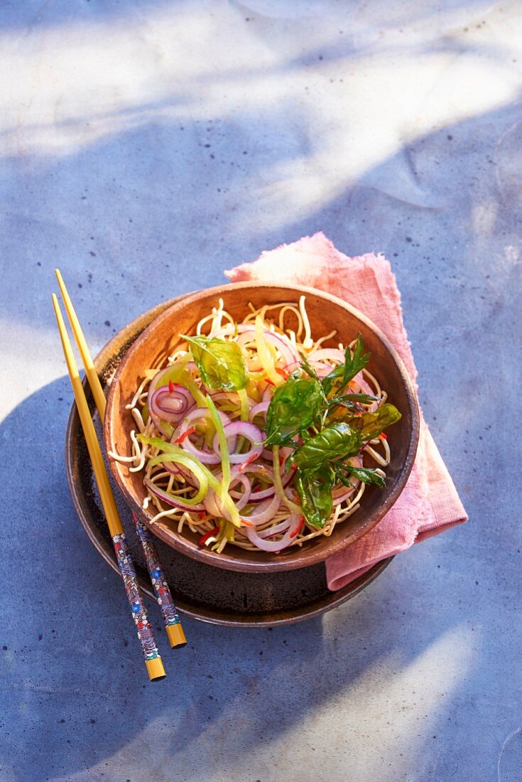 Fried noodle salad