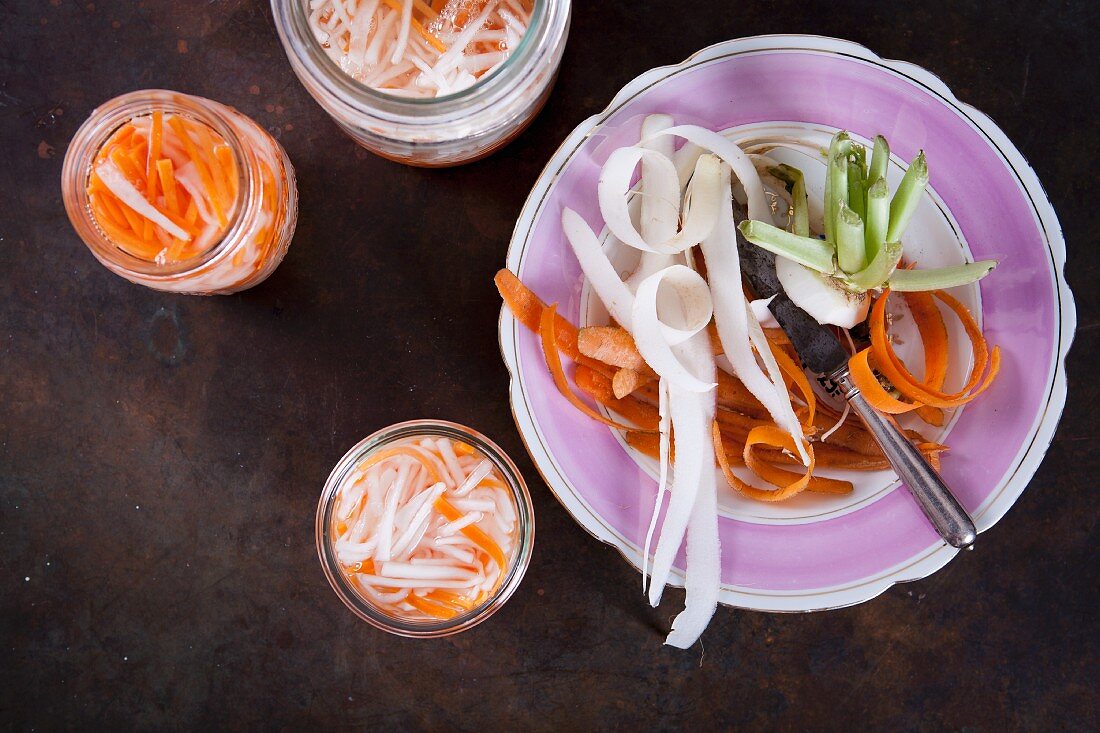 Sweet and sour preserved radishes and carrots (seen from above)