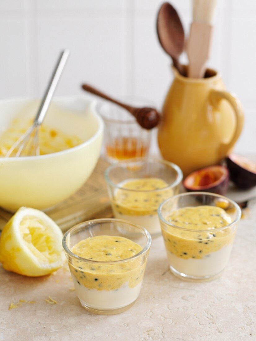 Zitronen-Passionsfrucht-Zabaione mit Honig