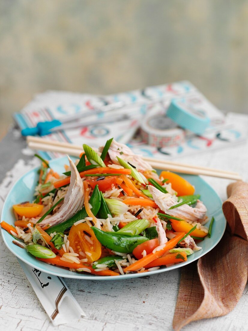Wild rice salad with chicken and vegetables (Asia)