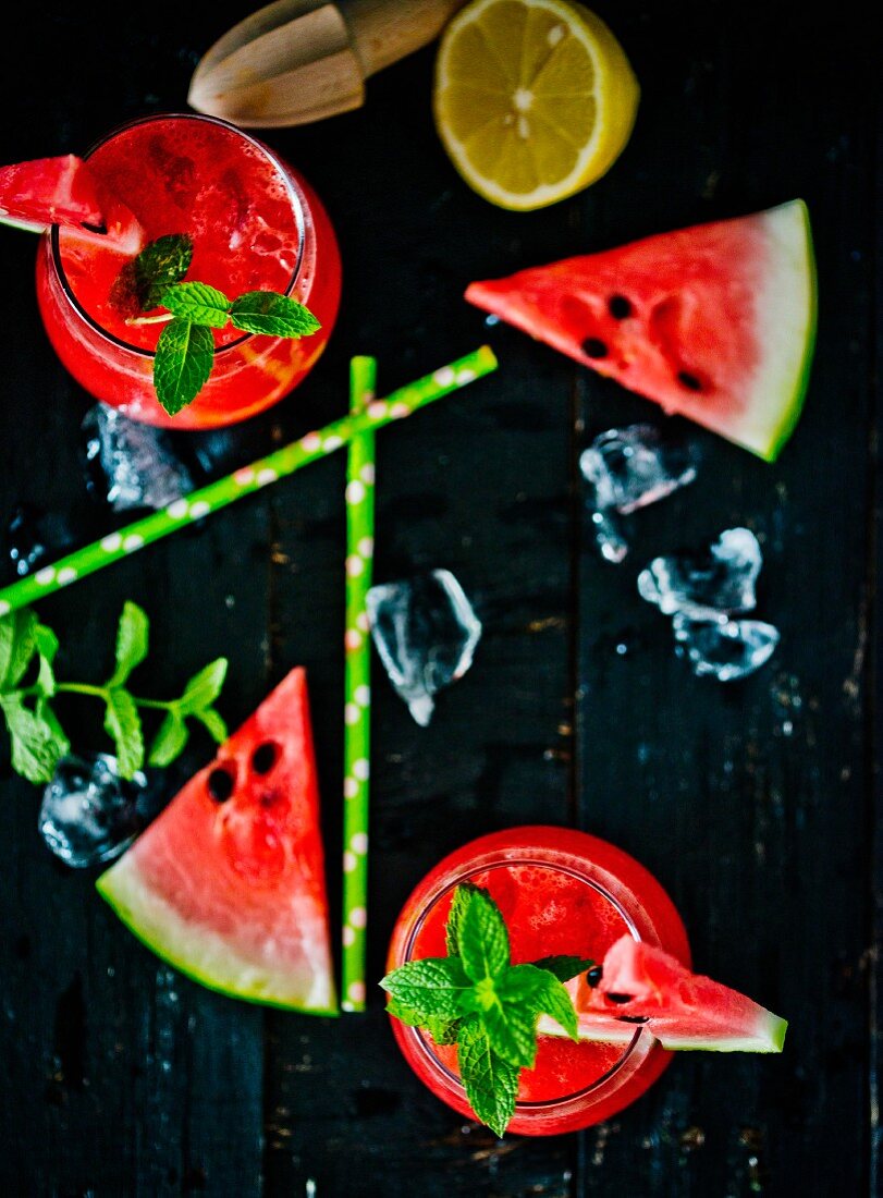 Watermelon lemonade with melon slices